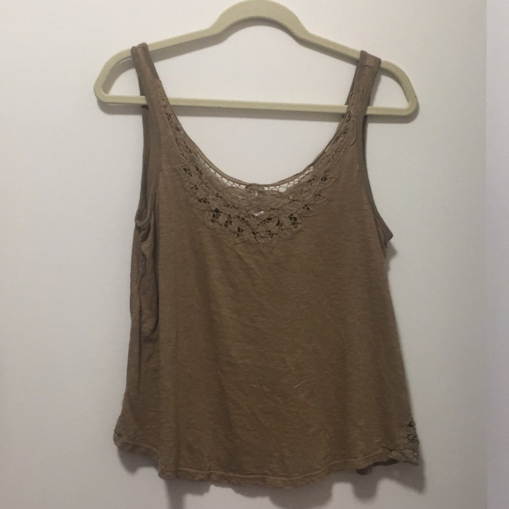 Dark green camo tank top Nordstrom cute detail 😍